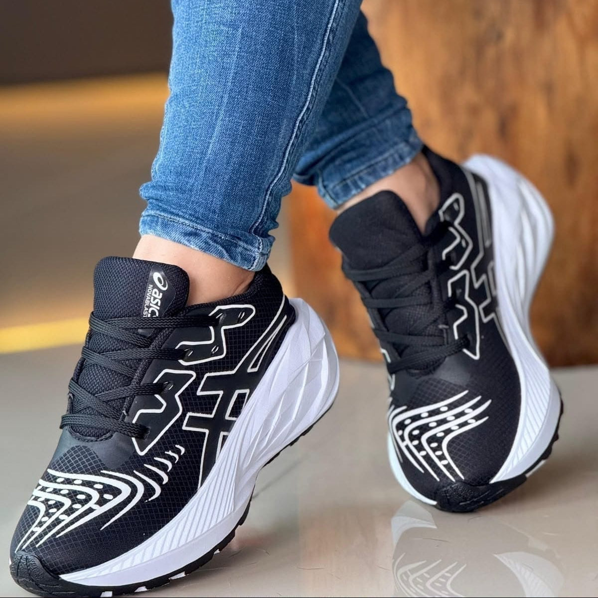 Tenis Asics Novablast