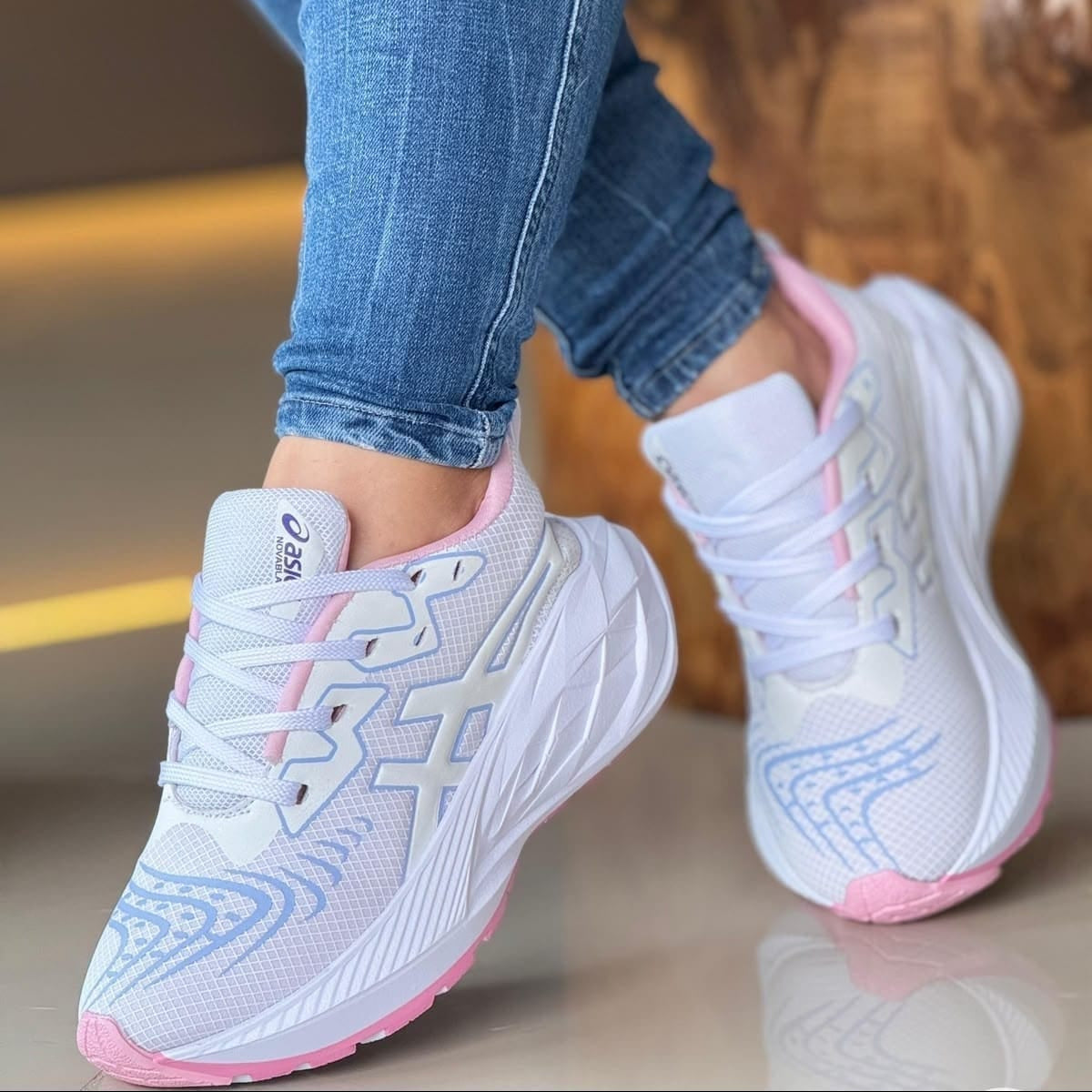 Tenis Asics Novablast